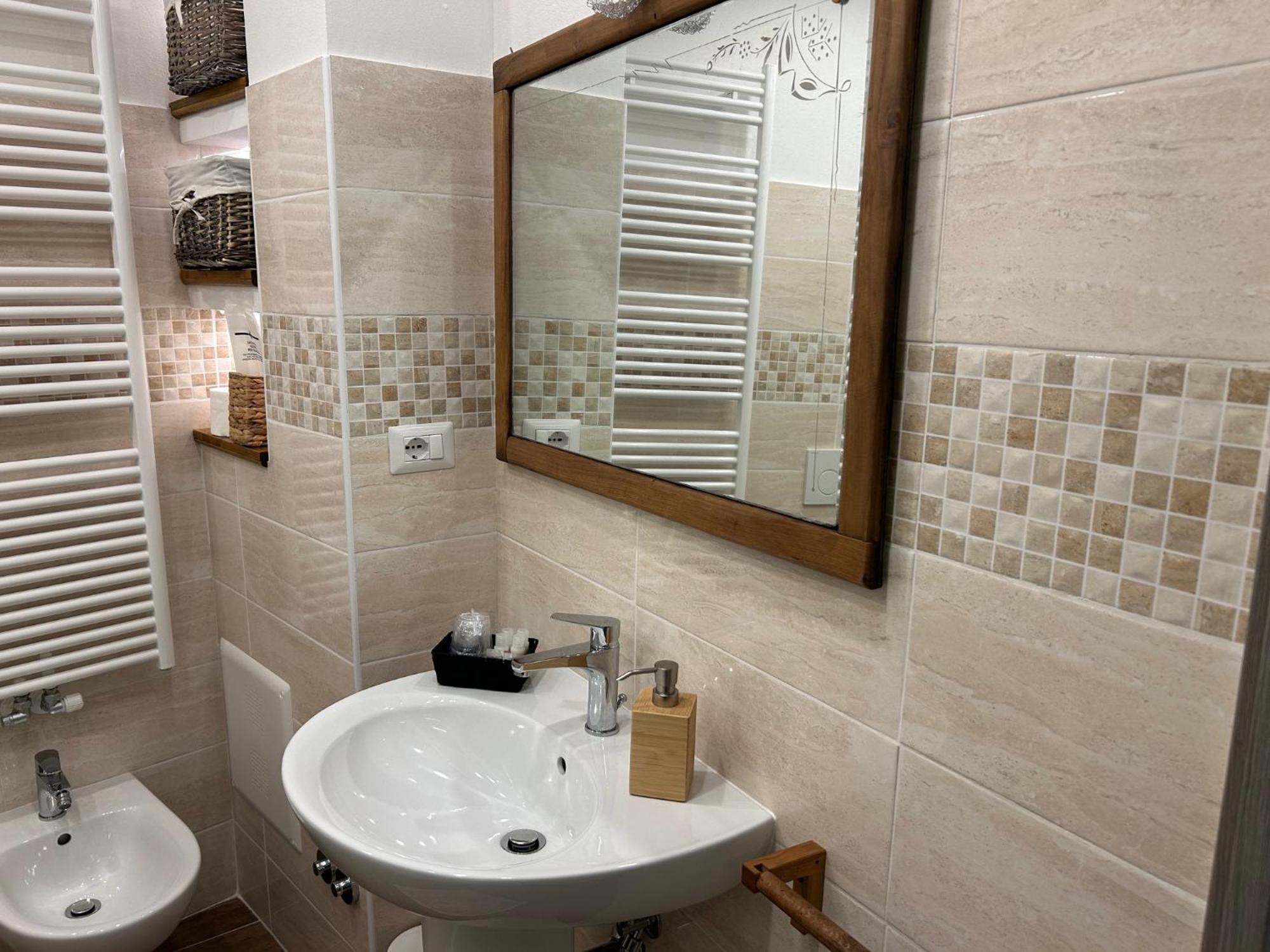 Bed and Breakfast L Arcolaio Сан-Маурицио-д'Опальо Экстерьер фото